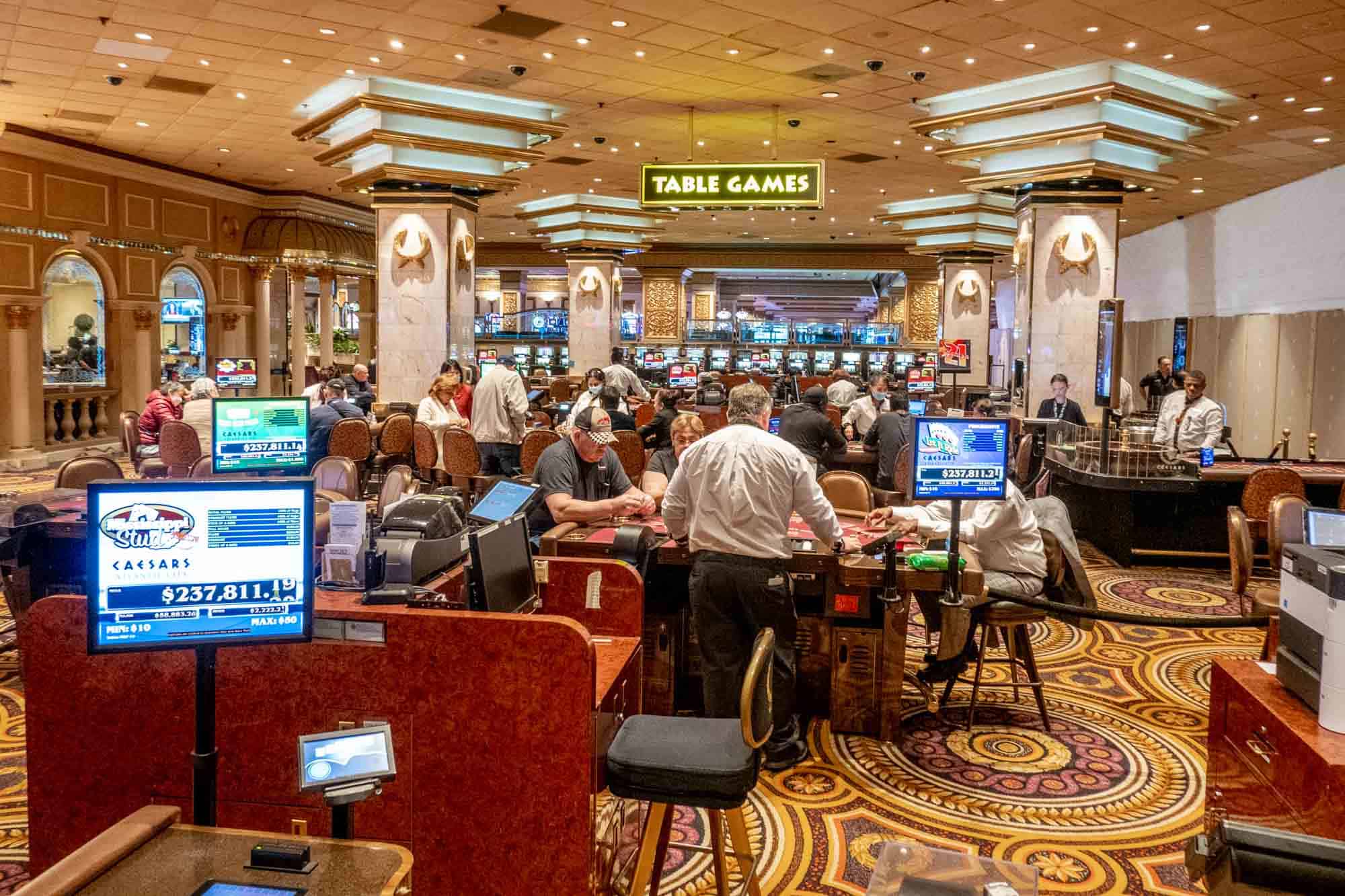 Slot Makinelerinde Algoritmalar: Geleceğin Bahis Stratejileri